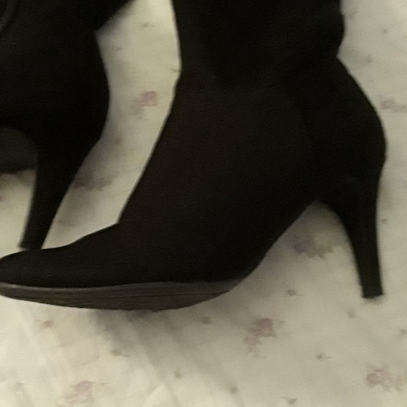 Boots - Picture 3 of 7